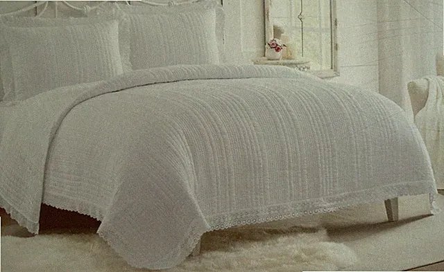 Shabby Chic Quilt King Size Pure White Cotton With Wide Eyelet Lace Edge NWT